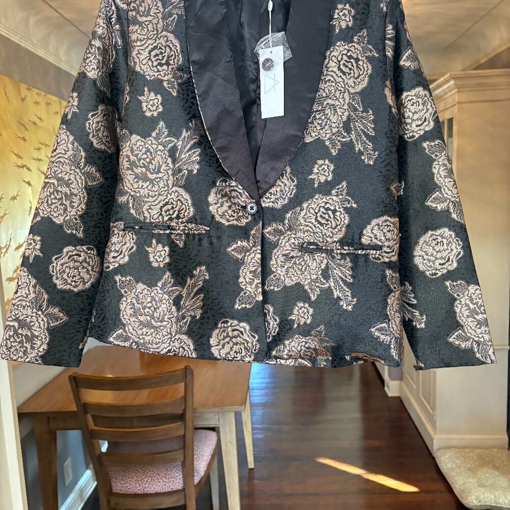 NWT Sage The Label Black and Pinkish/Brown Floral Blazer. Size M/L